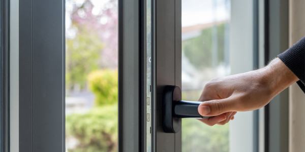 Puertas y Ventanas Aislantes de Aluminio / PVC en Hospitalet de Llobregat · Aislamiento del Frío y del Calor